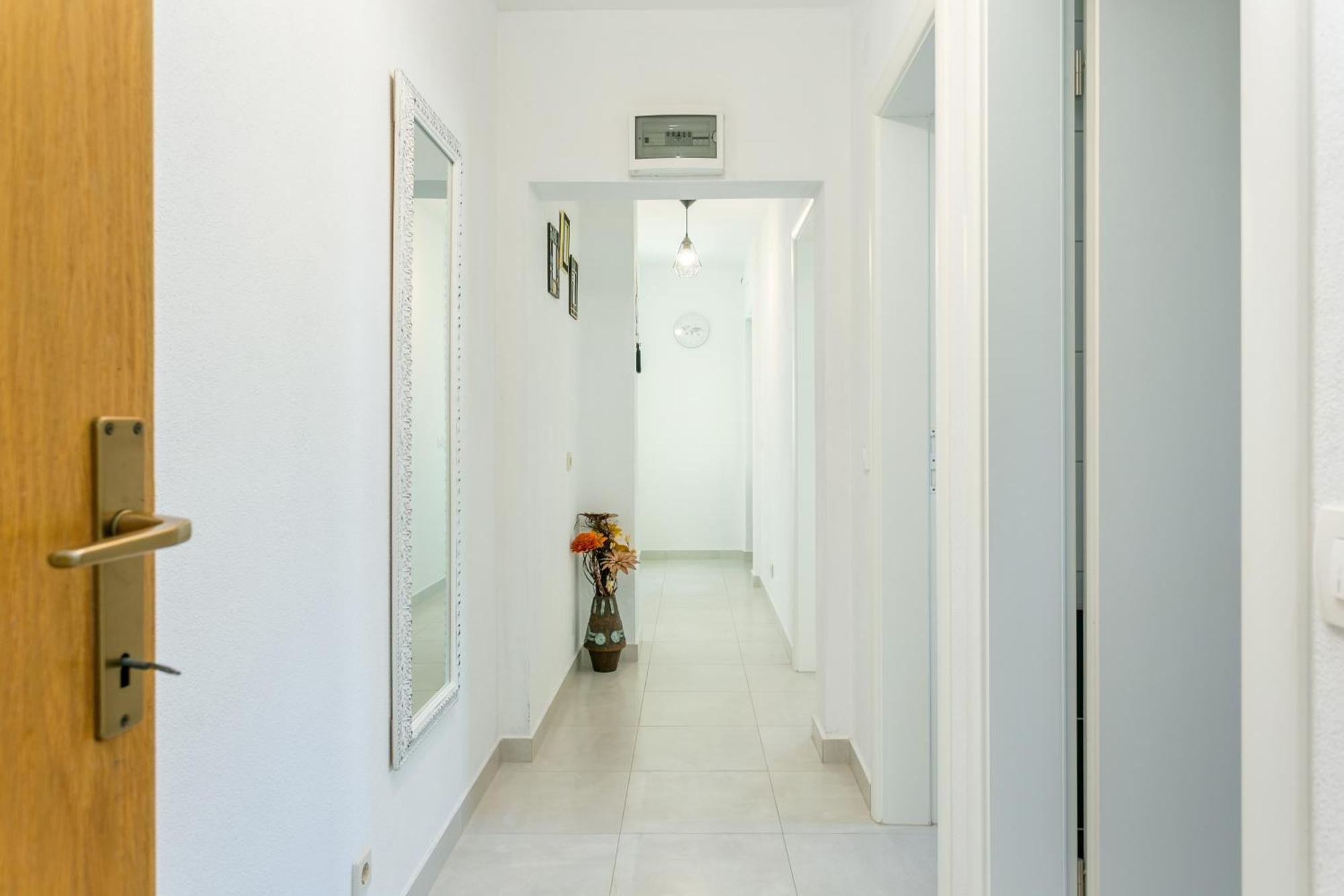Apartments With A Parking Space Podstrana, Split - 17586 Esterno foto